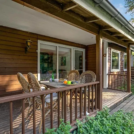 Amazing In Prst With Wifi And 2 Bedrooms 2 Prázdninový dům *