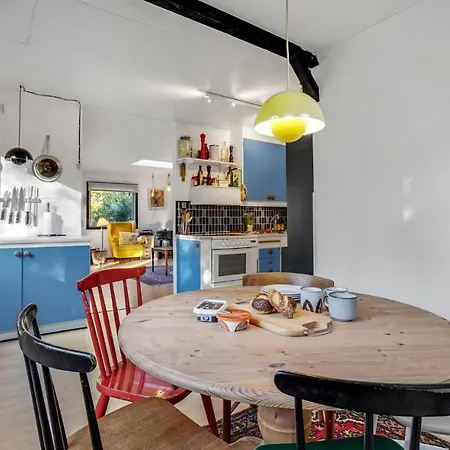 Amazing In Prst With Wifi And 2 Bedrooms 2