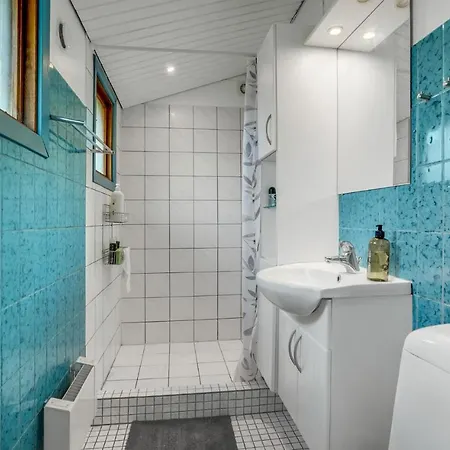 Amazing In Prst With Wifi And 2 Bedrooms 2